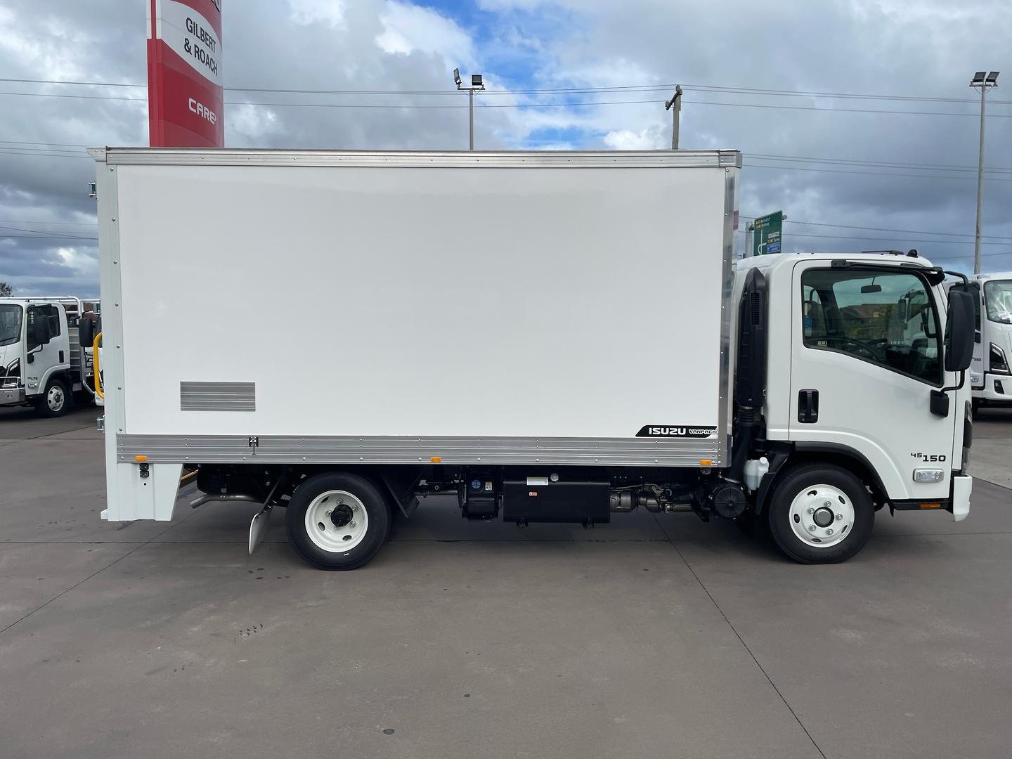 2026 Isuzu N Series NNR 45-150 DT D34 Vanpack Vanpack image 8