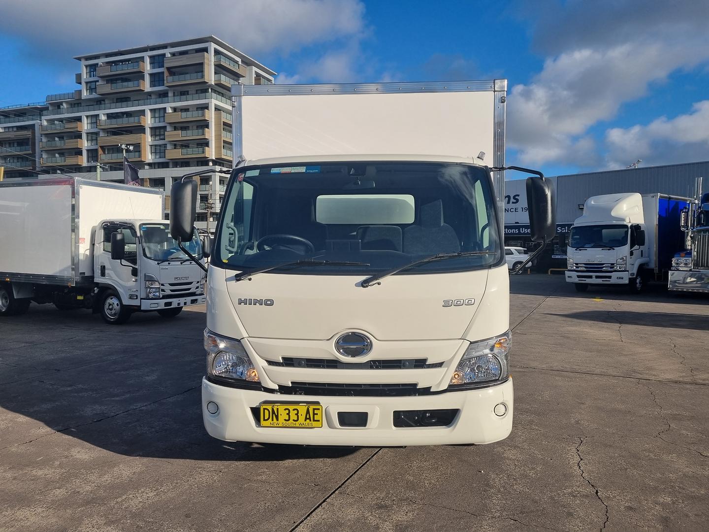 2025 Hino 300 Series 616 image 2