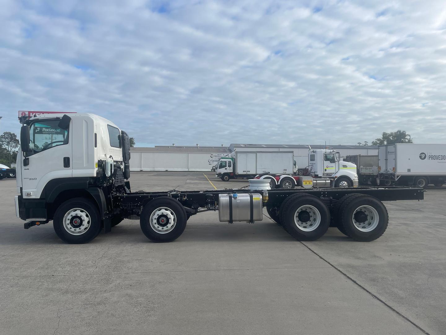 2024 Isuzu F Series FYH300-350 image 4