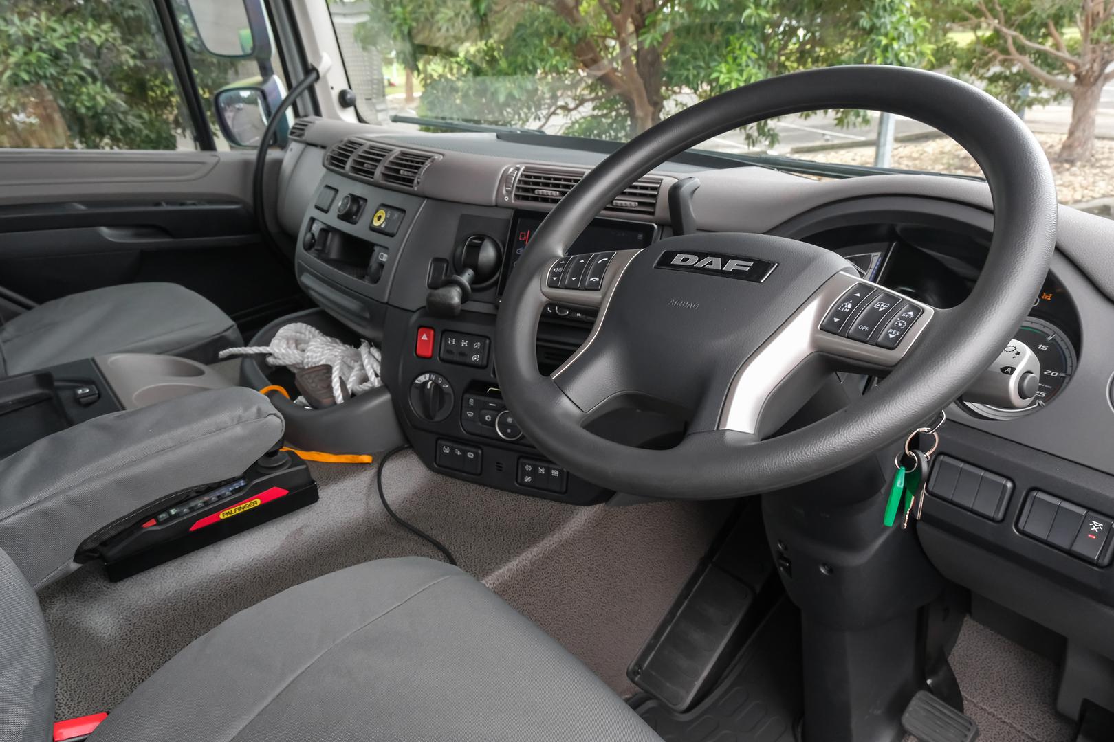 2024 DAF CF 450 FAD Palfinger Hookloader image 8