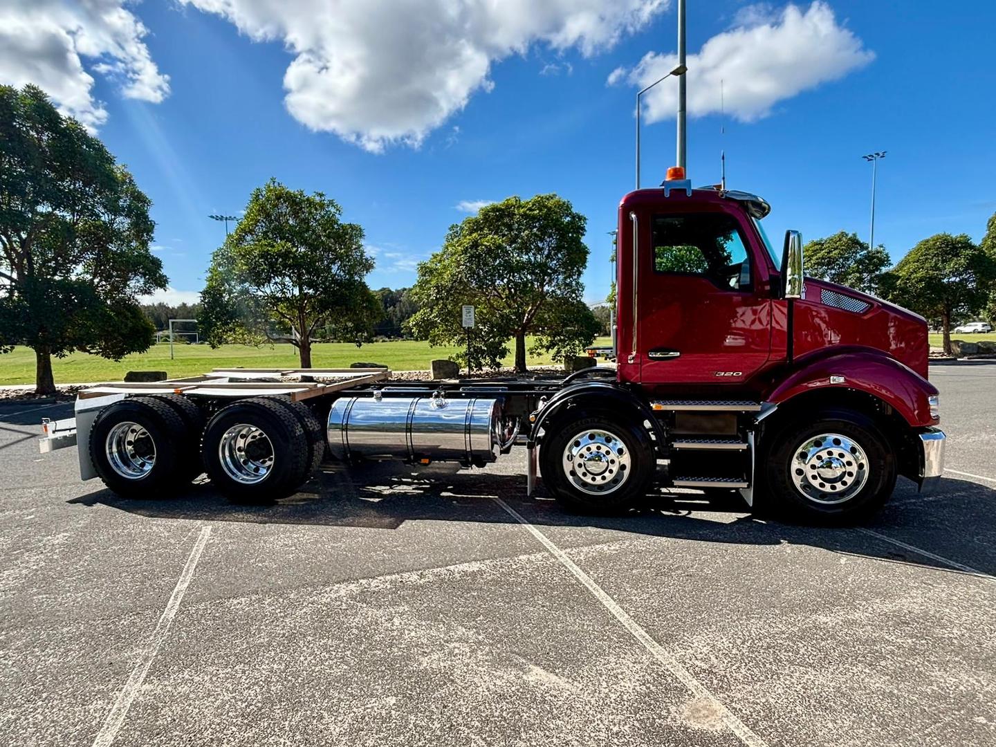 2026 Kenworth T320 A image 2