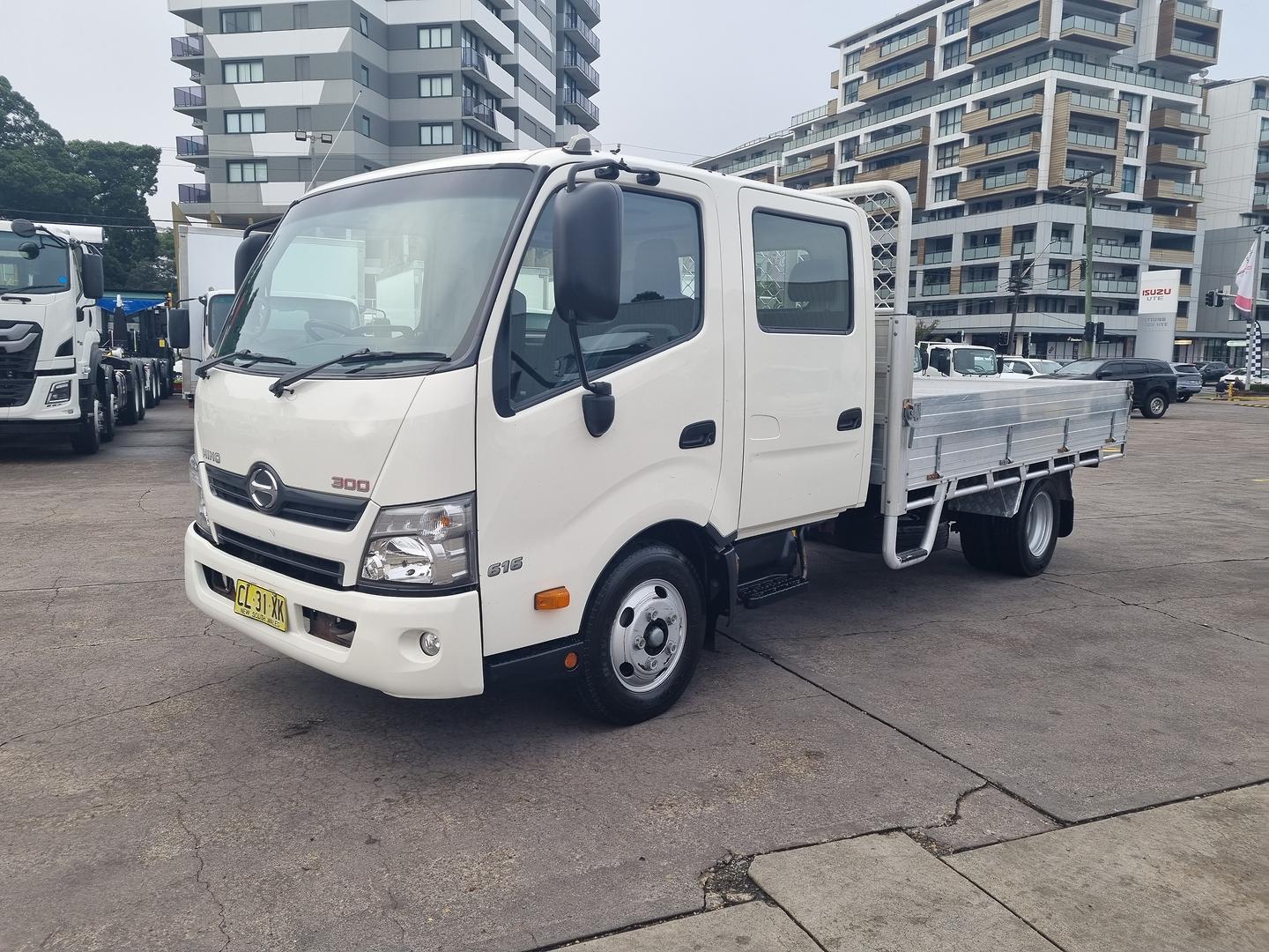 2017 Hino 300 Series 616 image 5