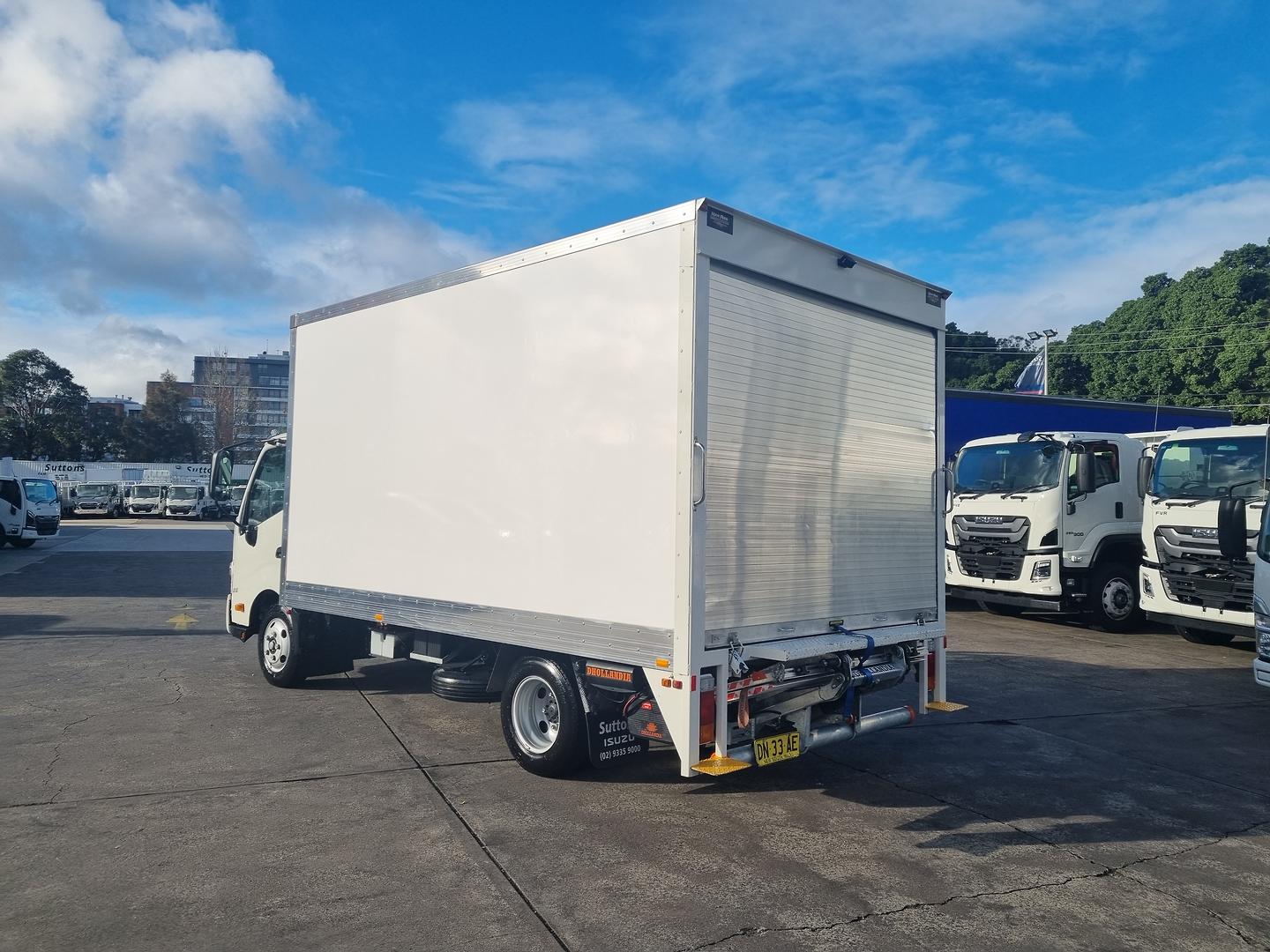 2025 Hino 300 Series 616 image 5