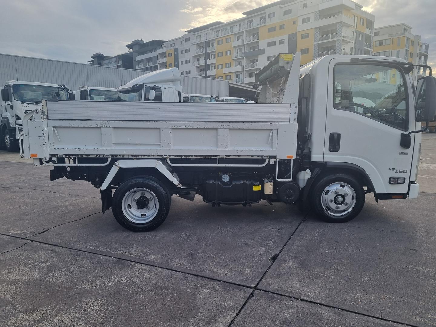 2016 Isuzu N Series NLR 45-150 image 8