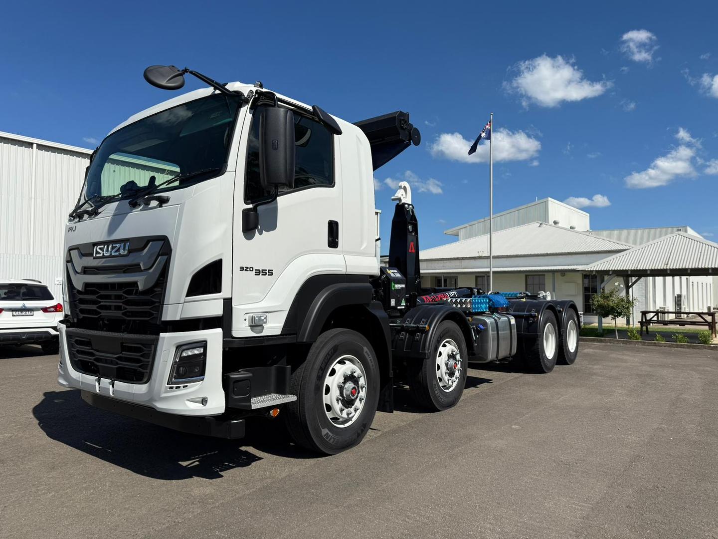 2025 Isuzu F Series FYJ 320-255 AT R60 image 8