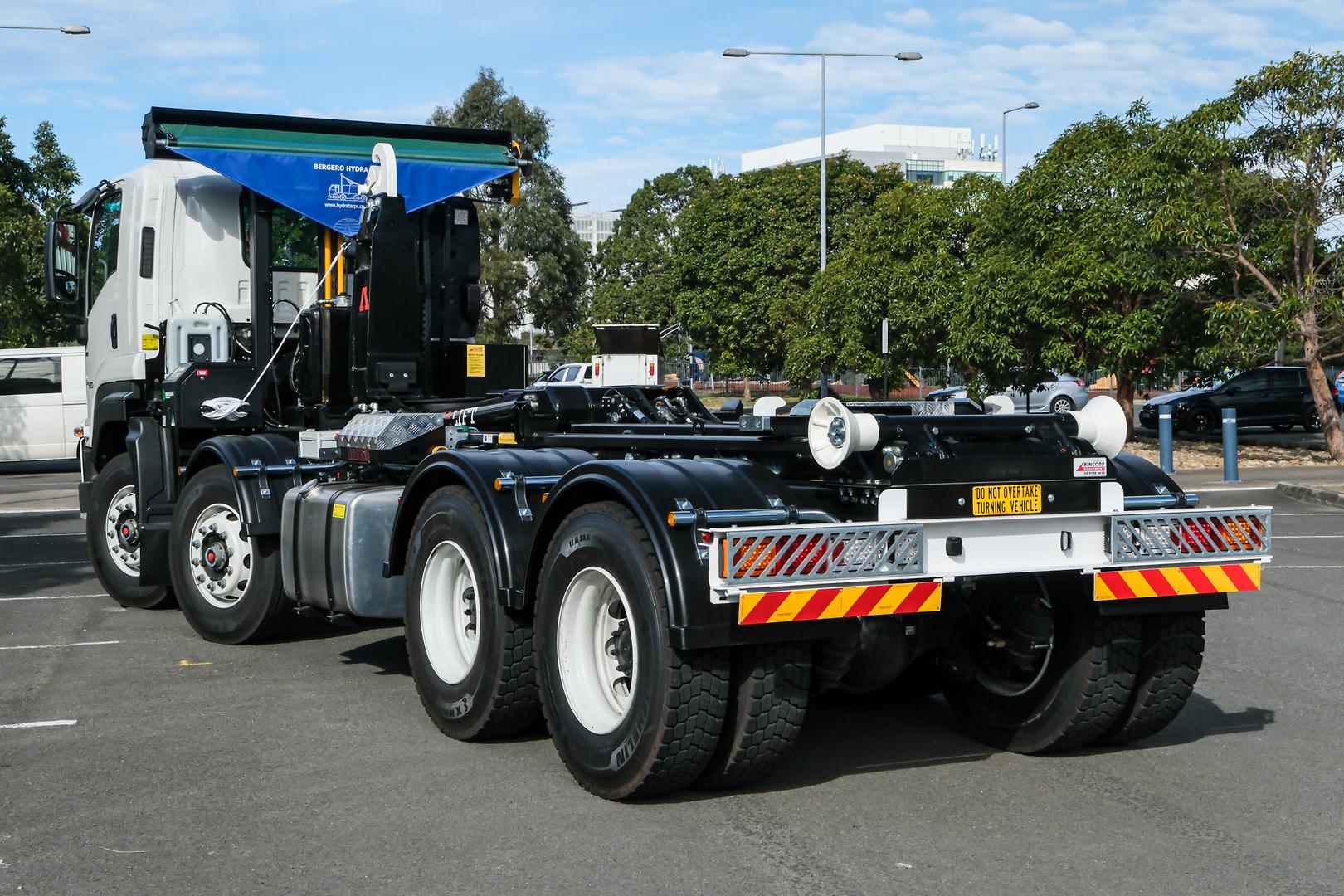 2025 Isuzu FYH Alpha Hooklifter image 2