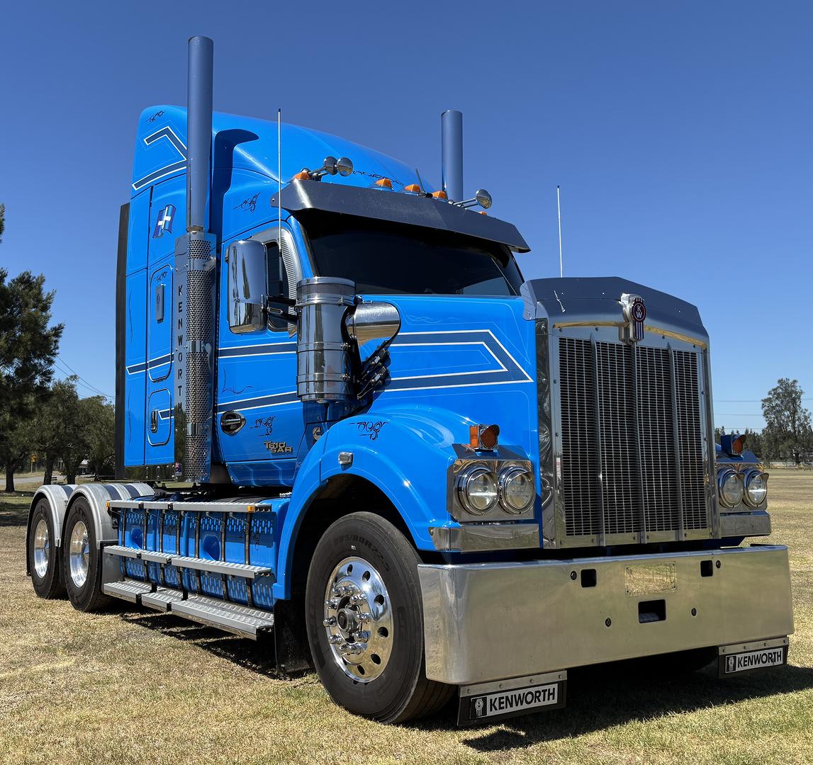 2019 Kenworth T610 SAR Sleeper Cab image 4