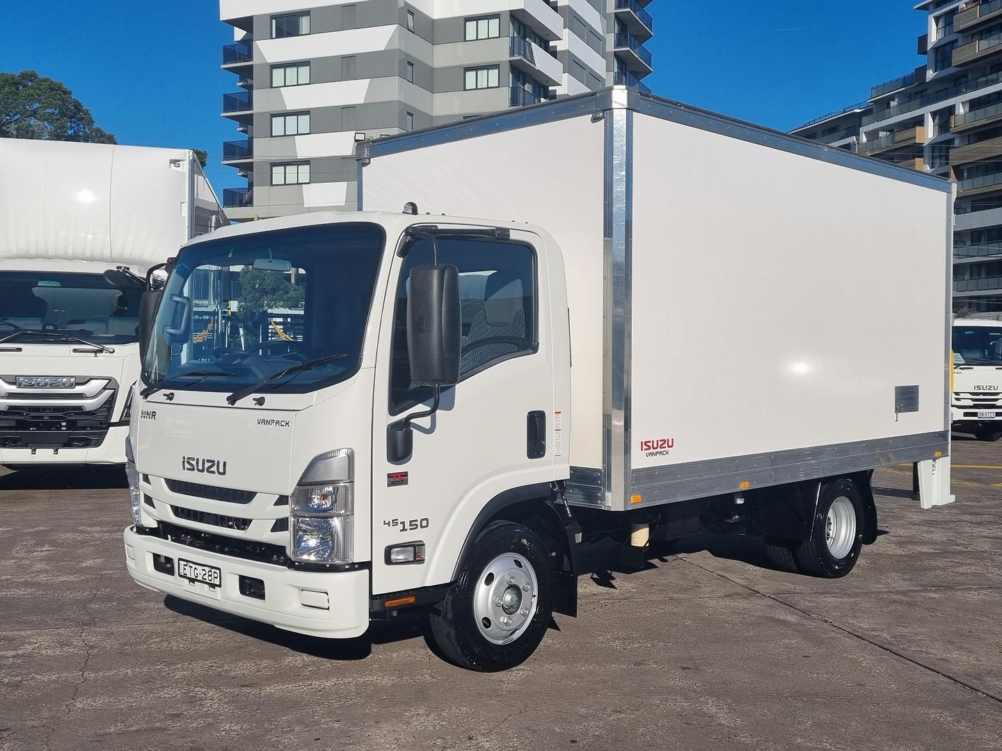 2021 Isuzu N Series NNR 45-150 Vanpack image 5