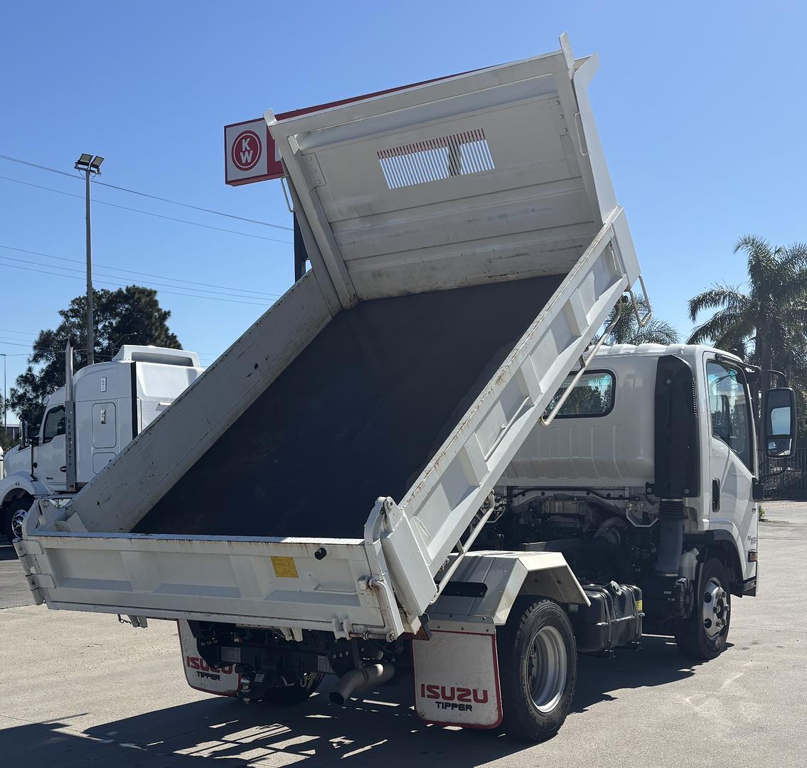 2022 Isuzu N Series NPR 45/55-155 Tipper One Owner image 3