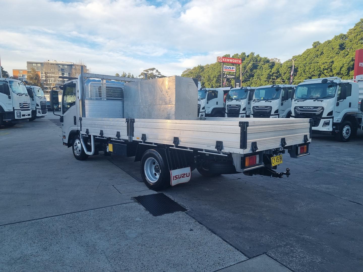 2020 Isuzu N Series NLR 45-150 Traypack image 5