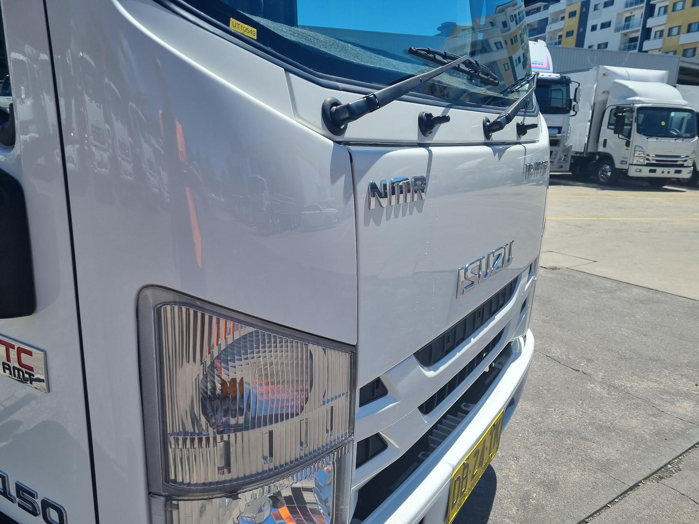 2021 Isuzu N Series NMR 60/45-150 Tri-Tipper image 9