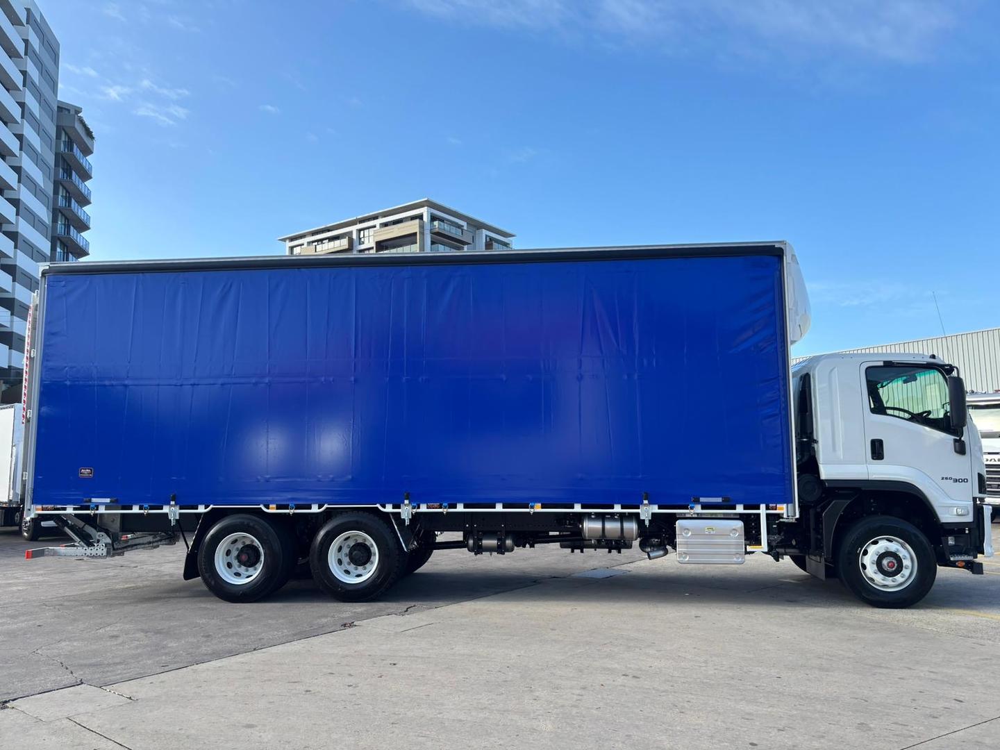2025 Isuzu F Series FVL 260-300 AT R67 Curtainsider image 5