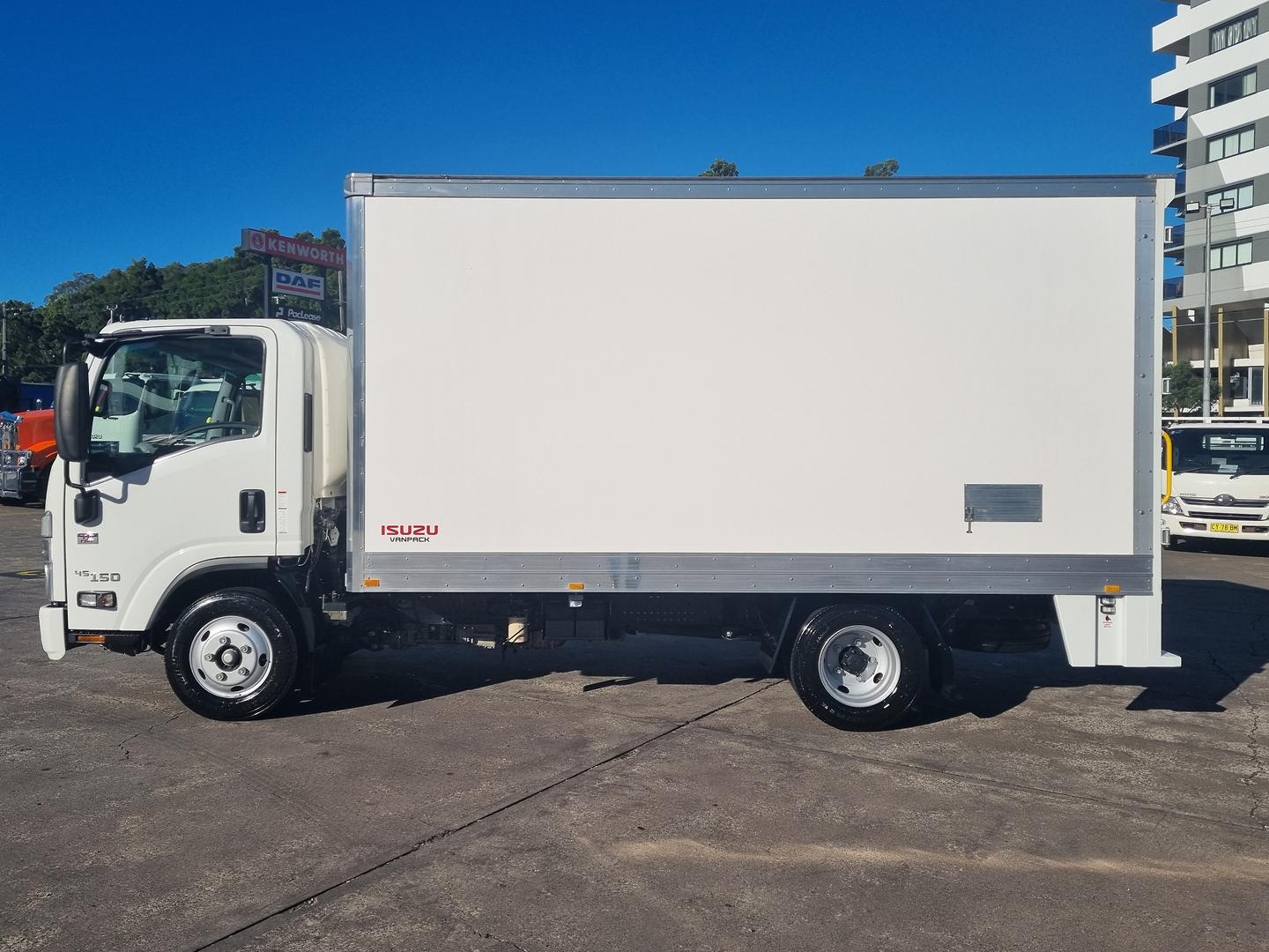 2021 Isuzu N Series NNR 45-150 Vanpack image 6