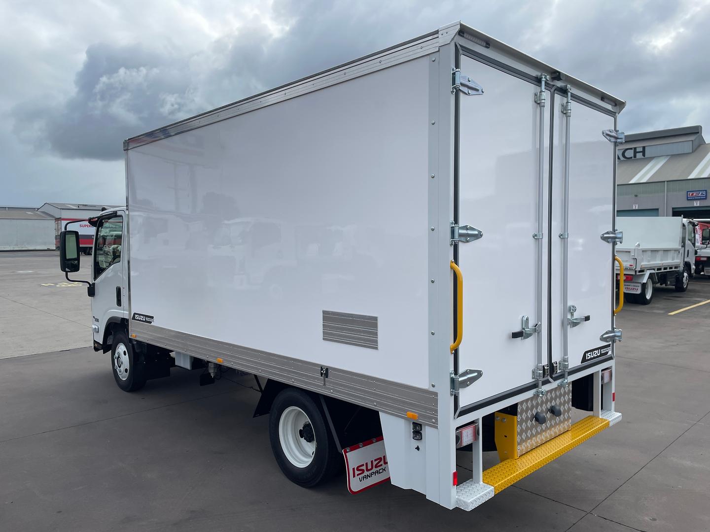 2026 Isuzu N Series NNR 45-150 DT D34 Vanpack Vanpack image 5