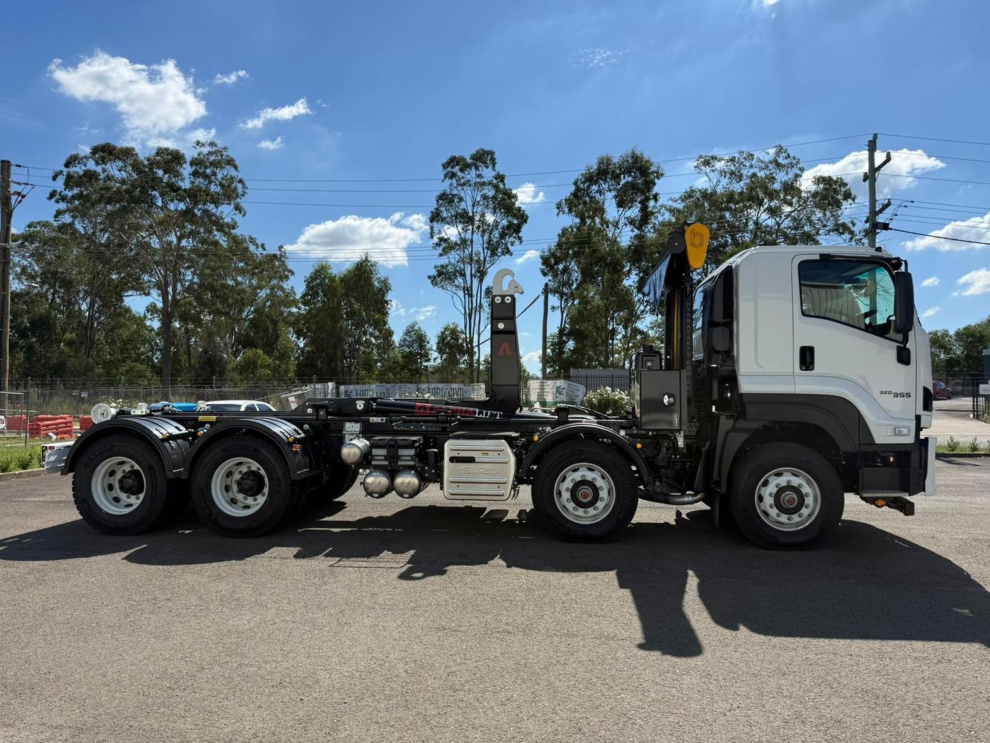 2025 Isuzu F Series FYJ 320-255 AT R60 image 2