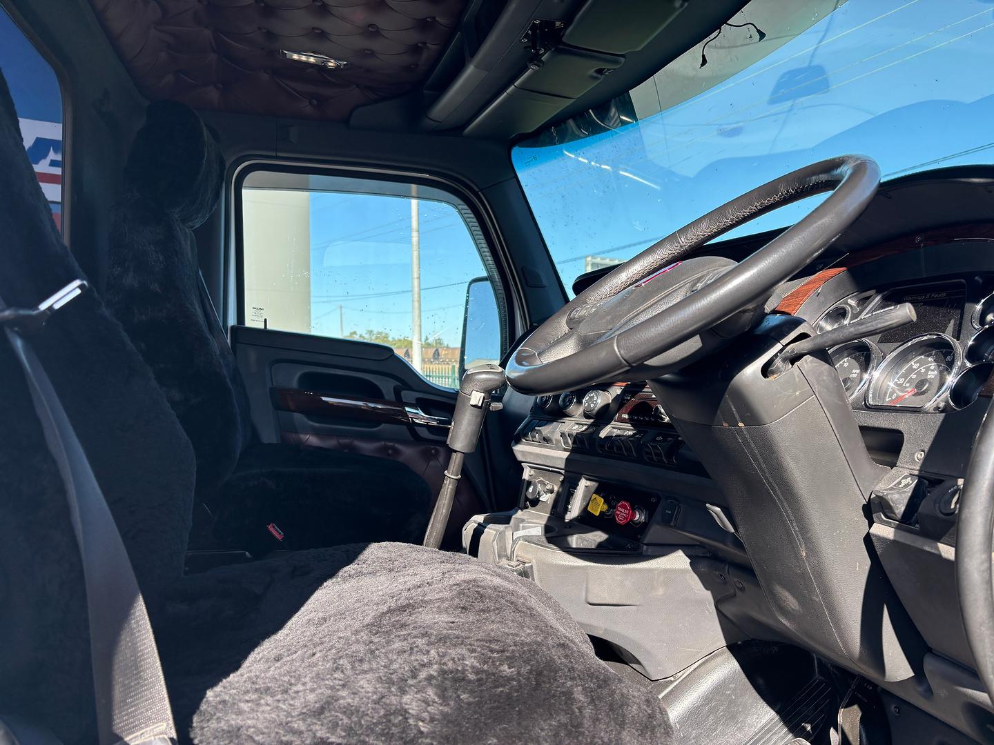 2017 Kenworth T610 Day Cab image 6