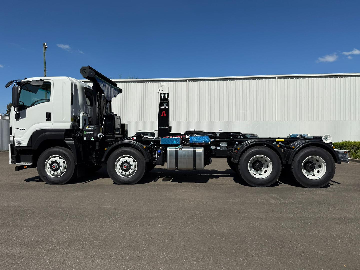 2025 Isuzu F Series FYJ 320-255 AT R60 image 6