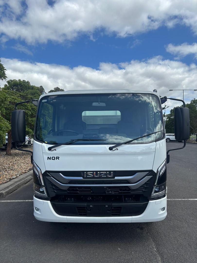 2025 Isuzu N Series NQR 88/80-190 AM D38 AUTO TIPPER image 4