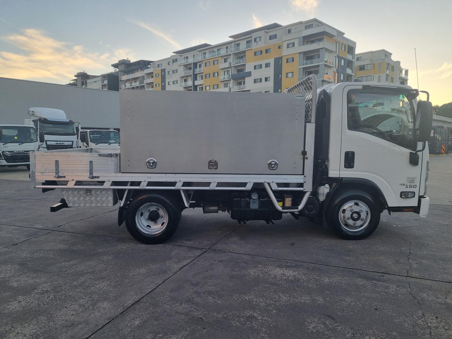 2018 Isuzu N Series NNR 45-150 image 12