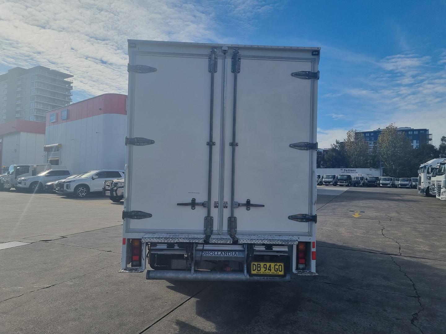 2018 Fuso Canter 515 image 9