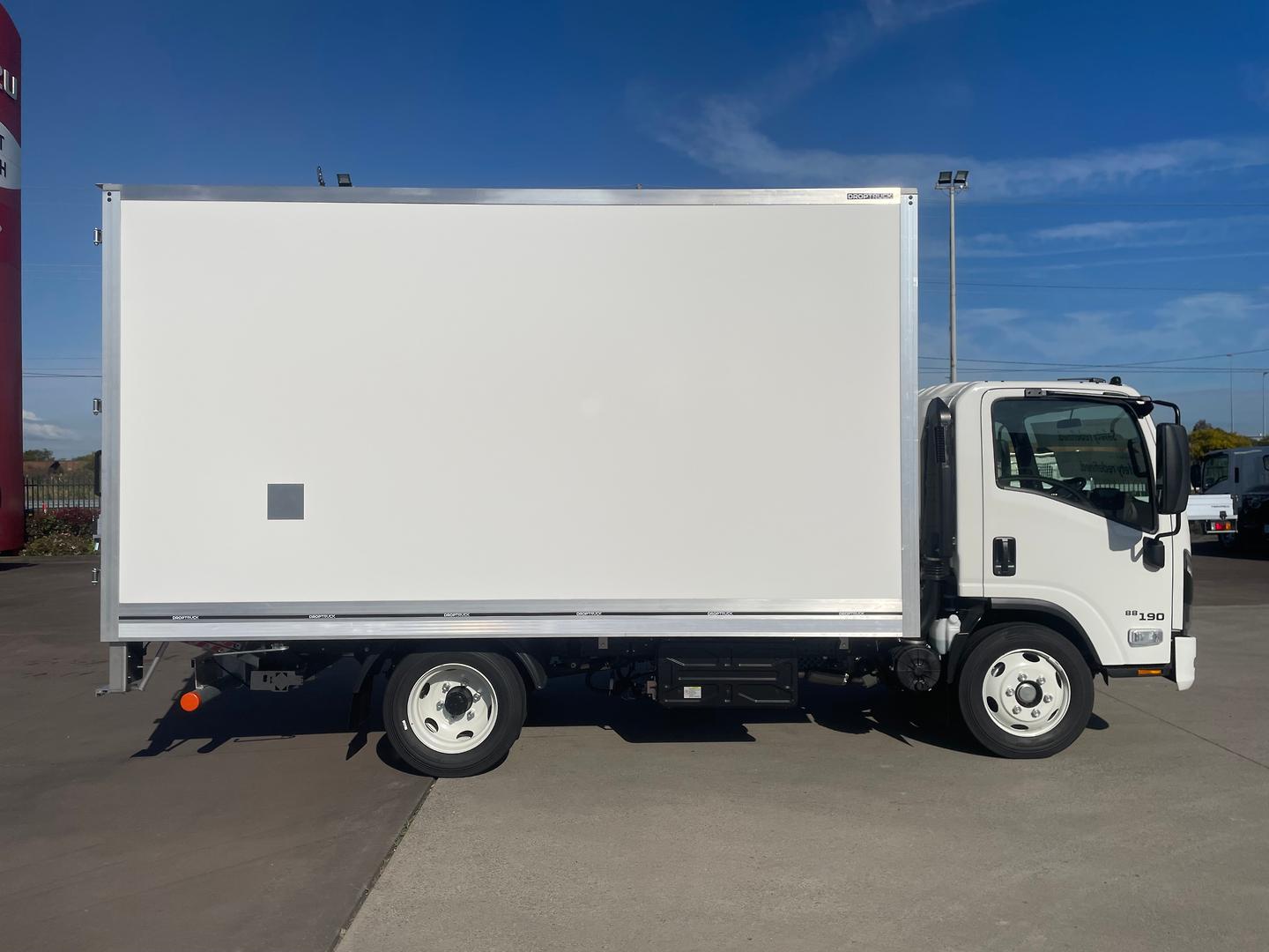 2025 Isuzu NQR 88/80-190 AM NQR 88/80-190 AM D34 PanTech image 8