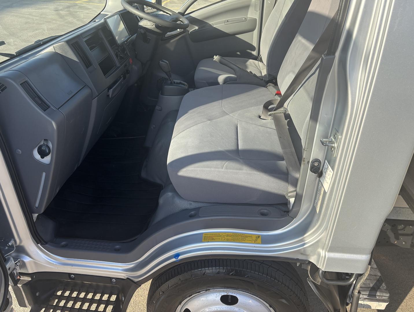 2021 Isuzu N Series NLR 45-150 Traypack with Tool Boxes image 8