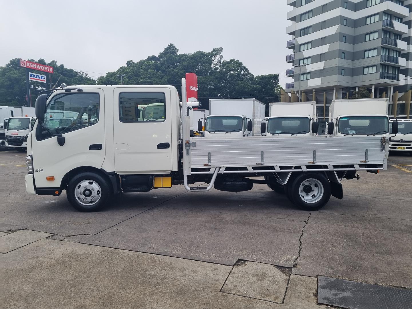2017 Hino 300 Series 616 image 6