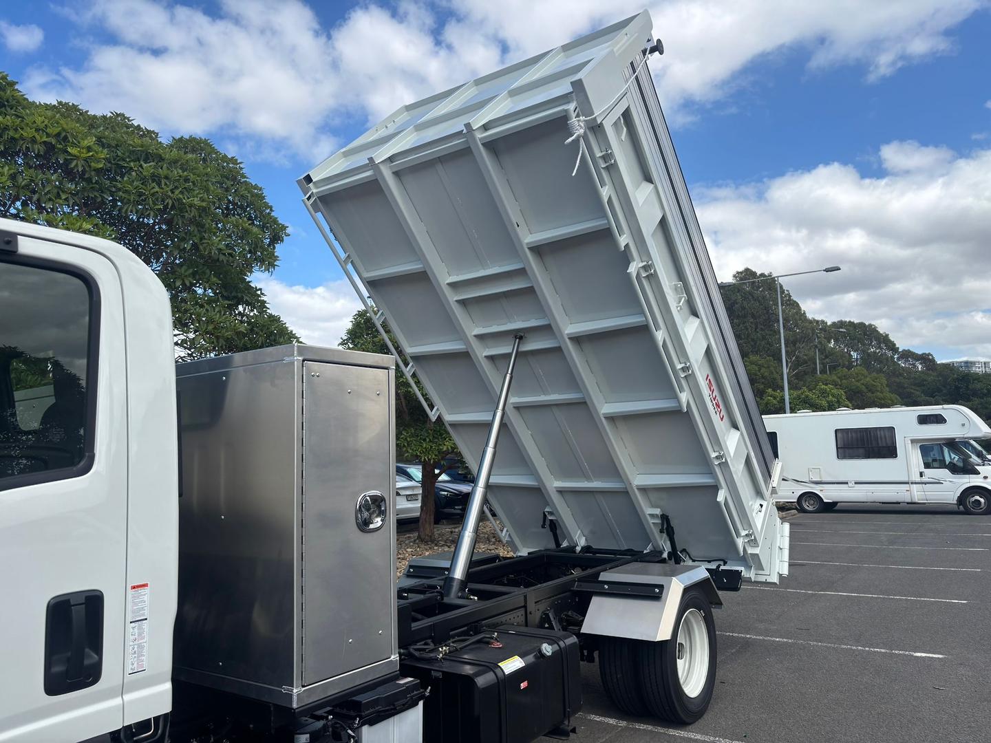 2025 Isuzu N Series NQR 88/80-190 AM D38 AUTO TIPPER image 6