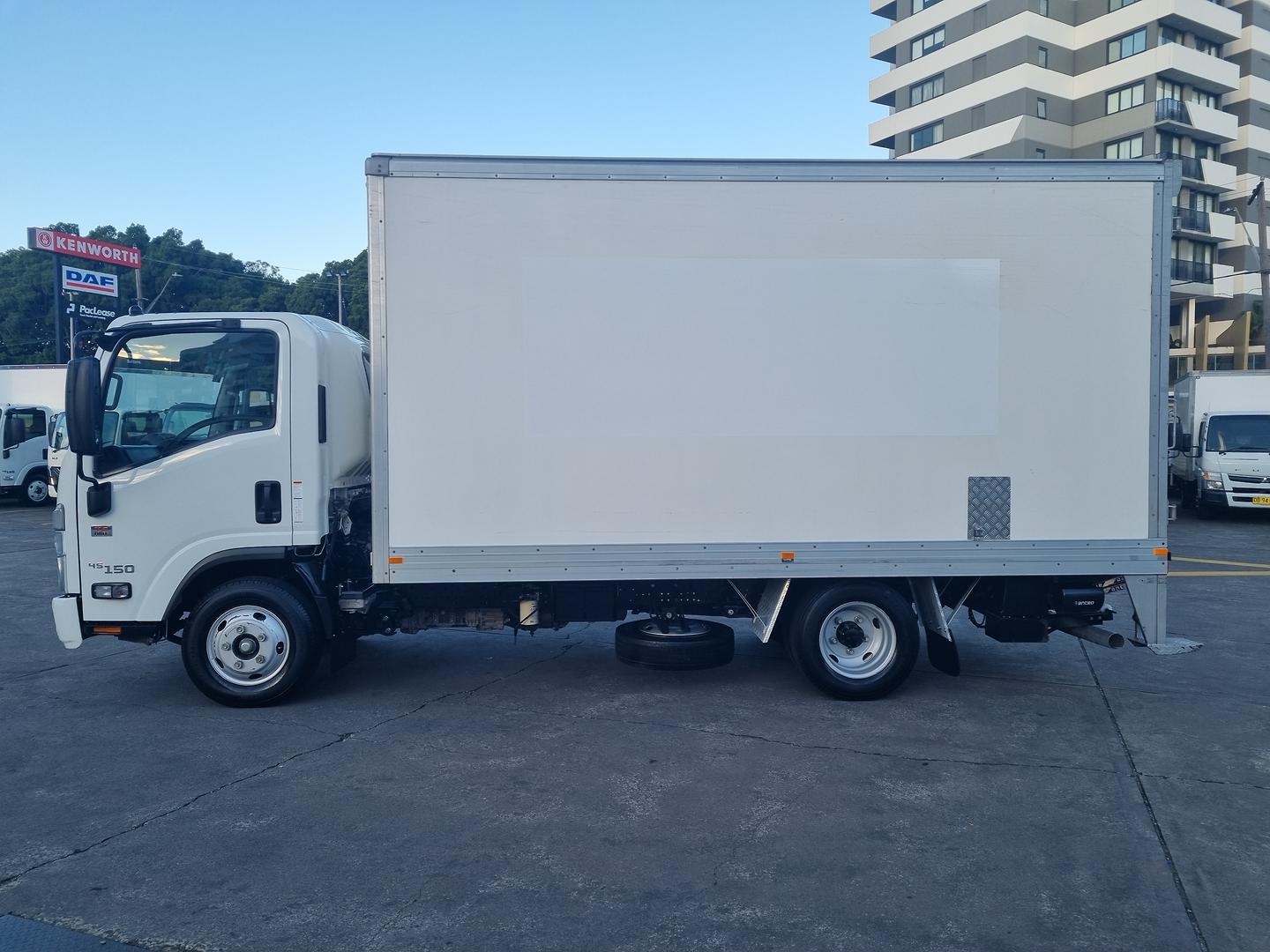 2022 Isuzu N Series NNR 45-150 image 5