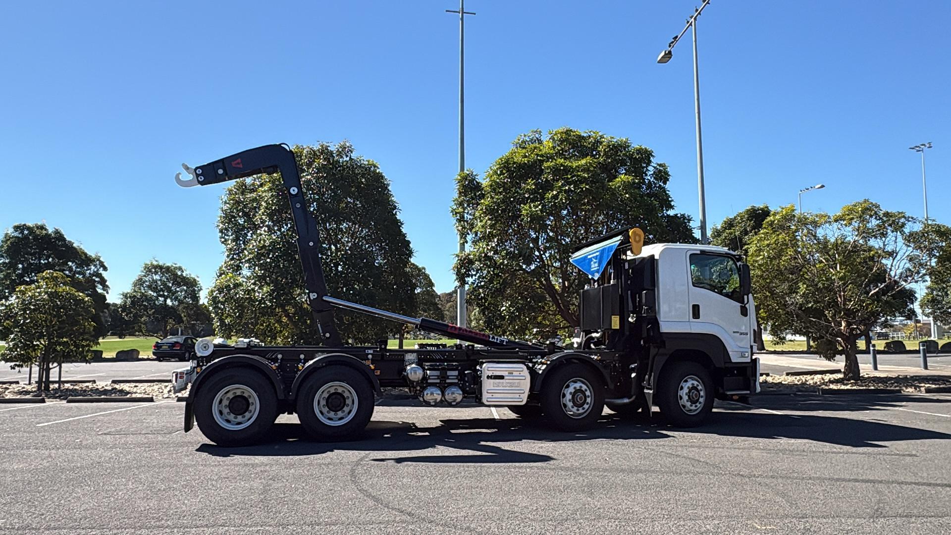 2025 Isuzu F Series FYH 320-355 AT R60 image 13