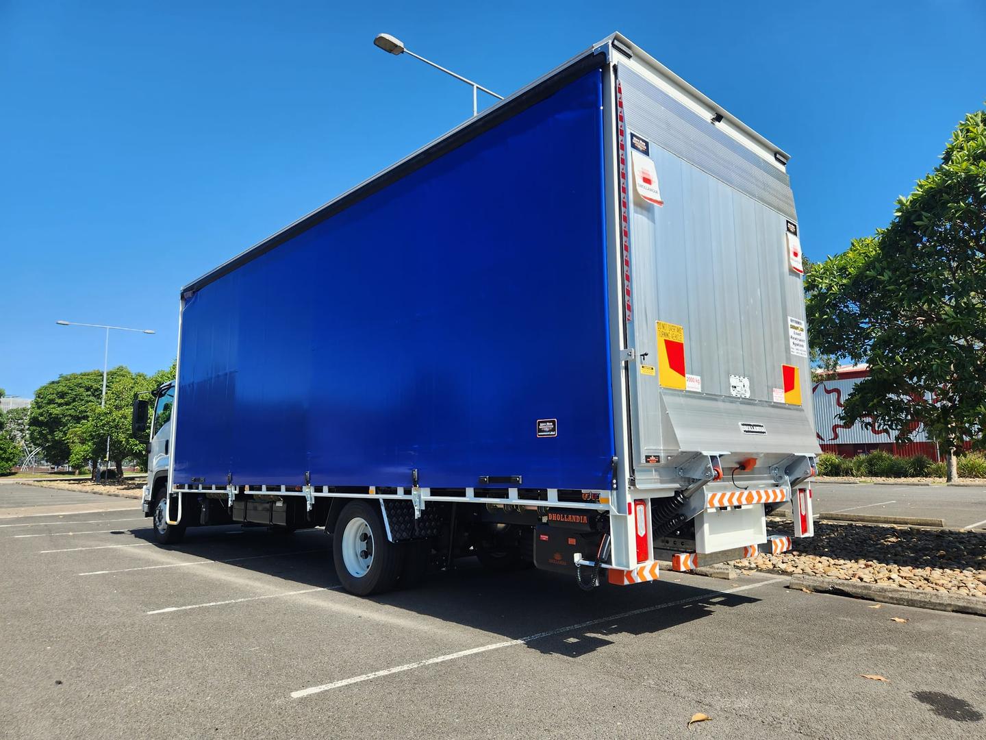 2025 Isuzu F Series FSD 140/120-240 AM R56 NEW AGE 12 Pallet Taughtliner image 14