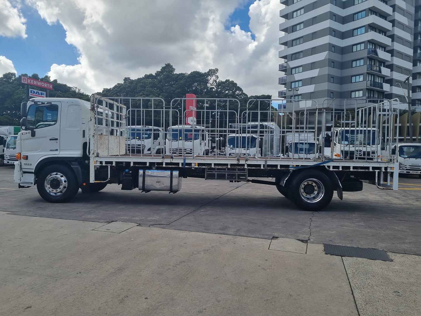 2018 Hino 500 Series GH1828 Auto Tray image 4