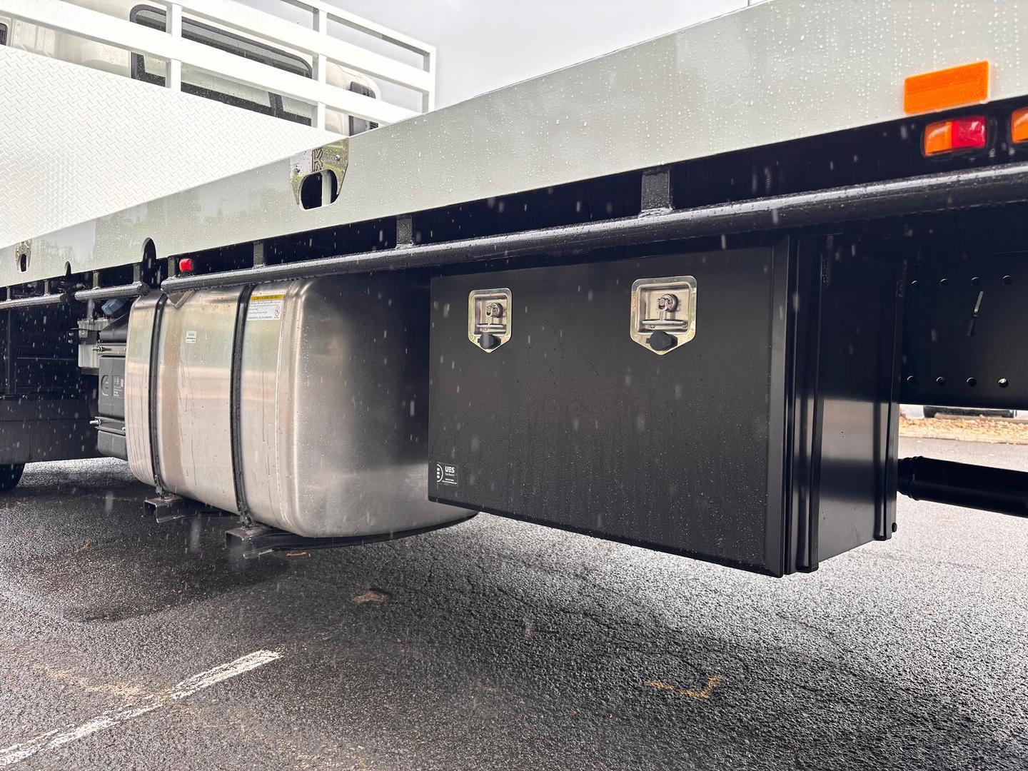2025 Isuzu F Series FVD 170-300 AT R60 Kimber Trailers Beaver Tail image 8