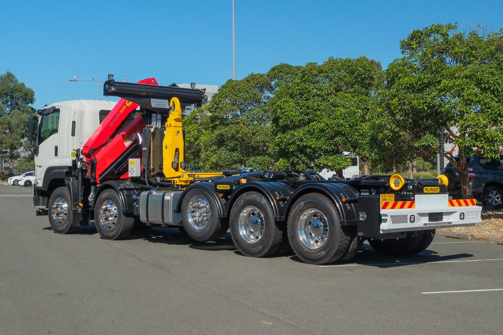 2025 Isuzu F Series FYJ 320-355 AT R67 10x4 Palfinger Hook and Crane Combo image 3