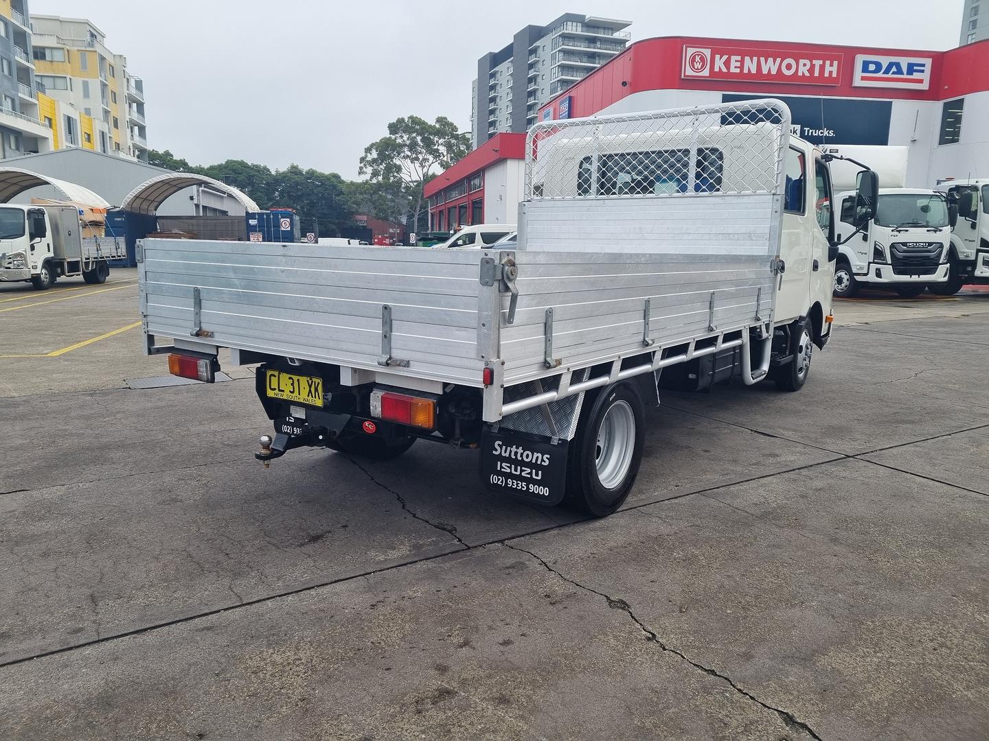 2017 Hino 300 Series 616 image 11