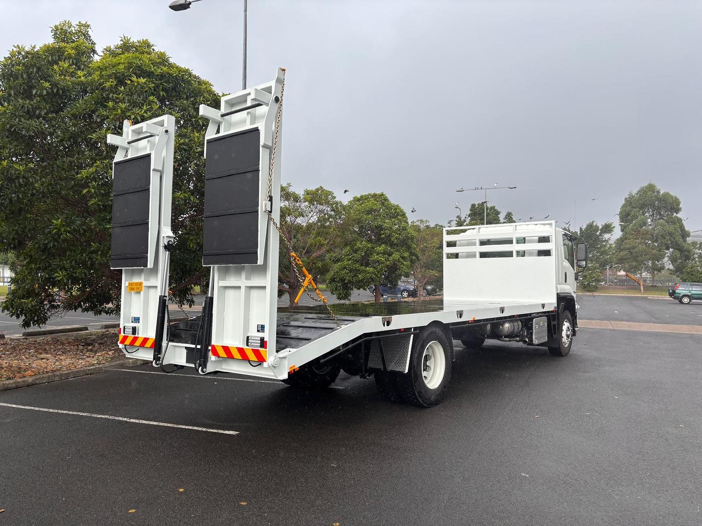 2025 Isuzu F Series FVD 170-300 AT R60 Kimber Trailers Beaver Tail image 6