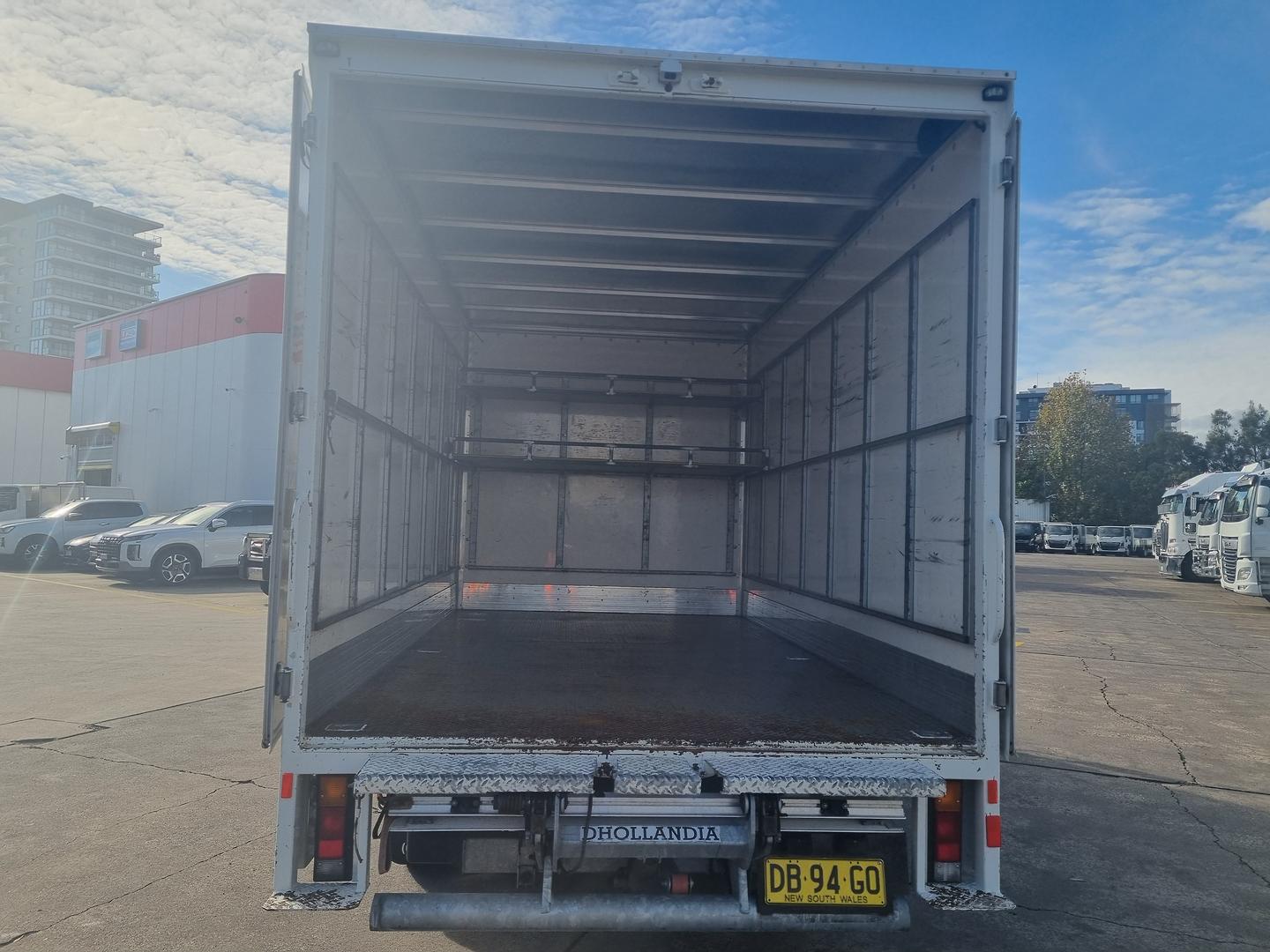 2018 Fuso Canter 515 image 14