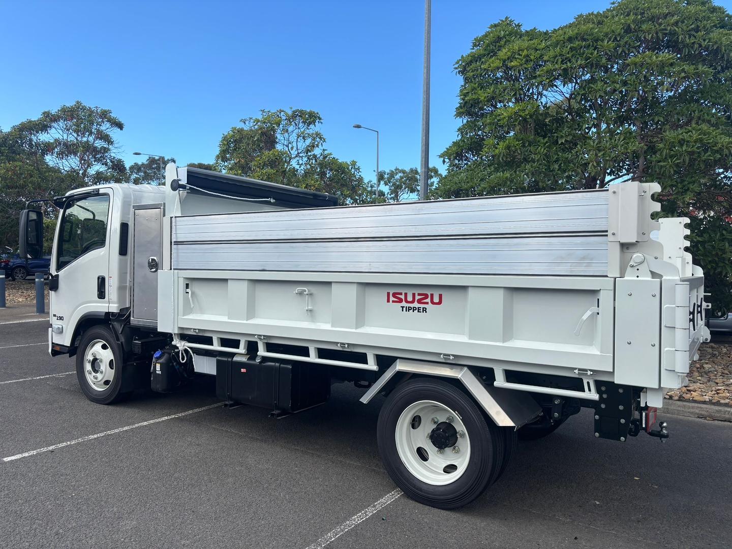 2025 Isuzu N Series NQR 88/80-190 AM D38 AUTO TIPPER image 9
