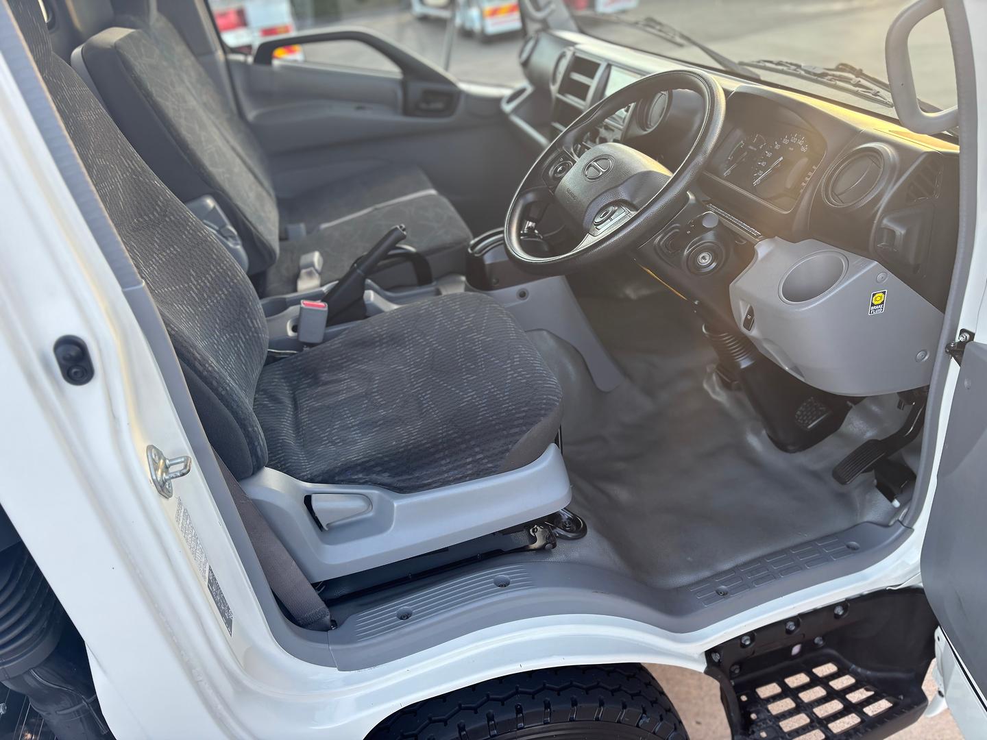 2023 Hino 300 Series 616 Low Klms image 2