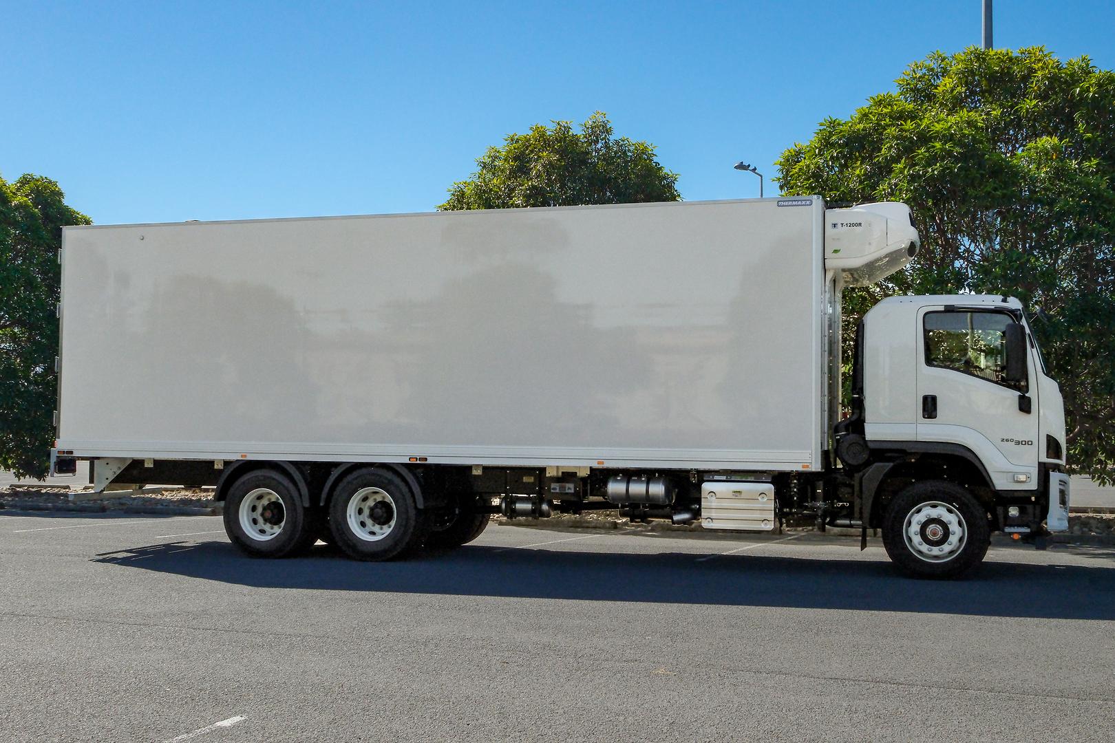 2025 Isuzu F Series FVL 260-300 AT R67 TRS 14 Pallet Fridge Body and Fridge image 3
