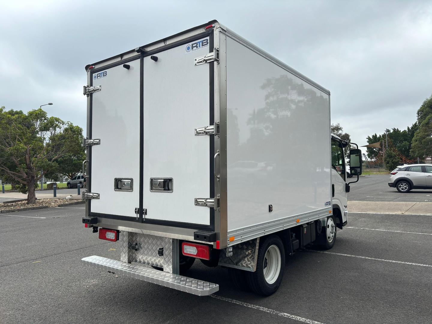 2025 Isuzu N Series NLR 45-150 DT D25 image 2