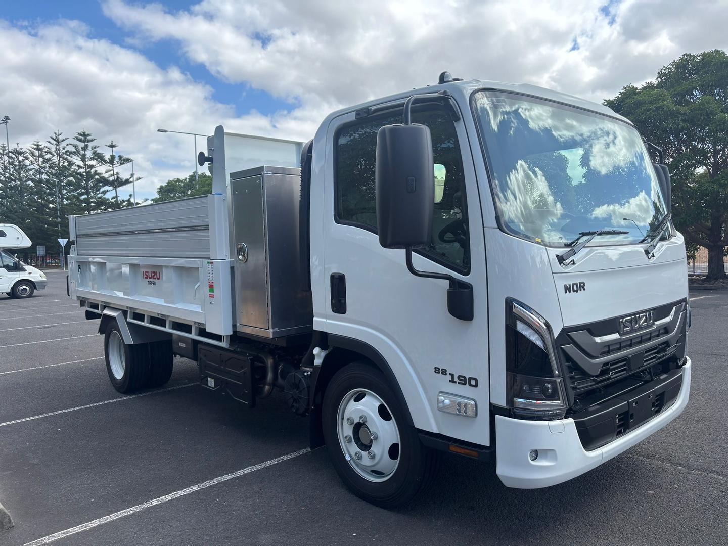 2025 Isuzu N Series NQR 88/80-190 AM D38 AUTO TIPPER image 11