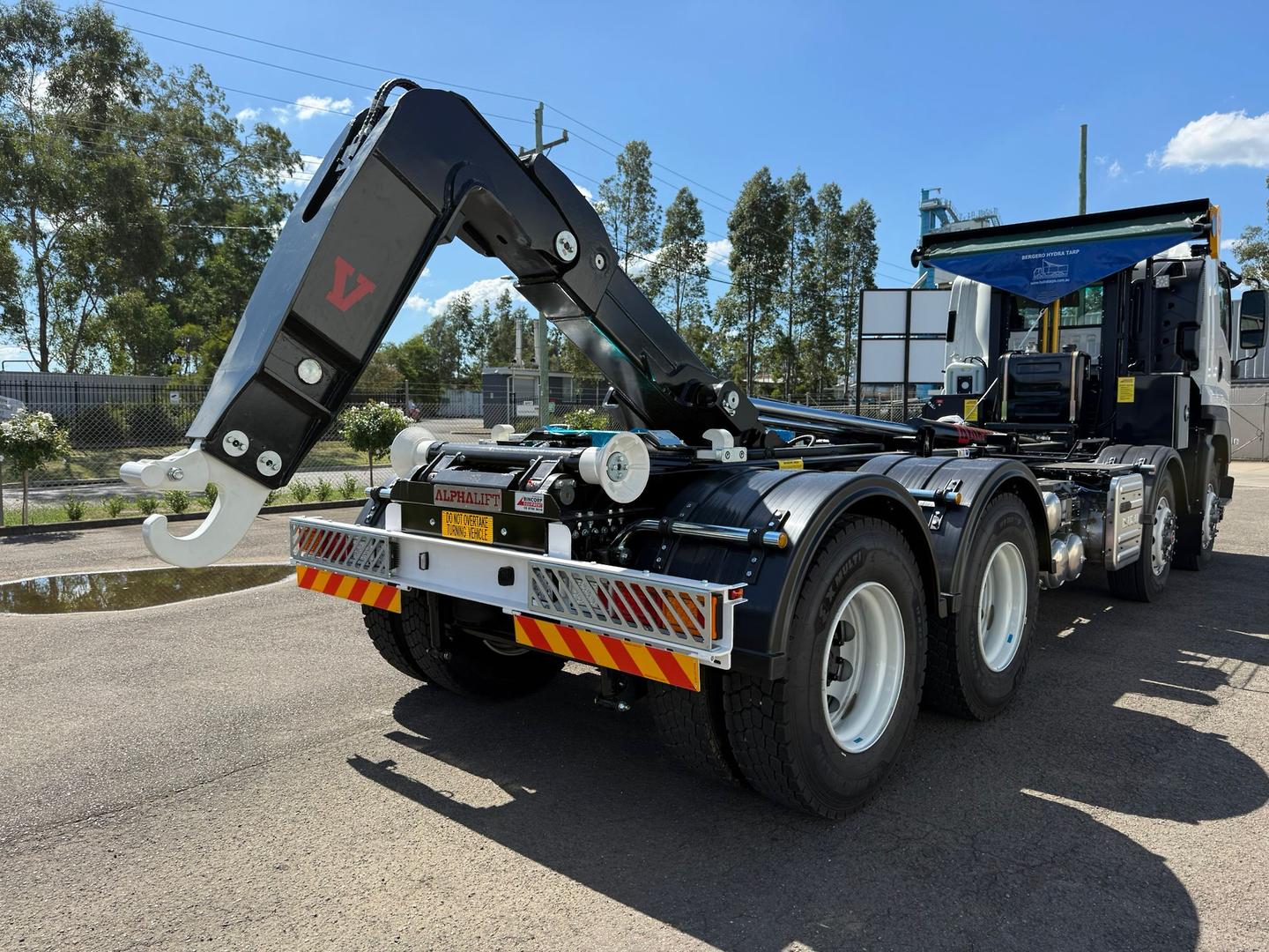 2025 Isuzu F Series FYJ 320-255 AT R60 image 5