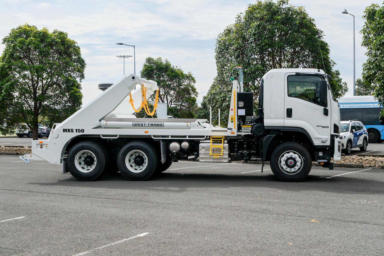 2025 Isuzu F Series FVZ 260-300 AT R46 Skip Bin Lifter image 5