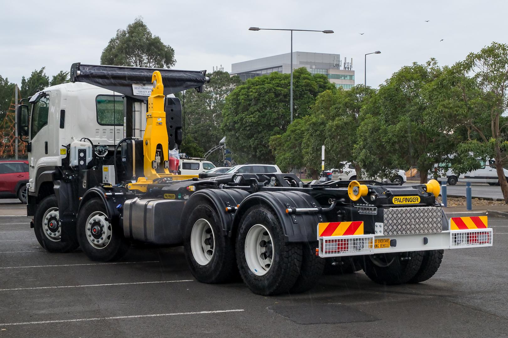 2025 Isuzu F Series FYJ 320-355 AT R60 Palfinger Hook image 2