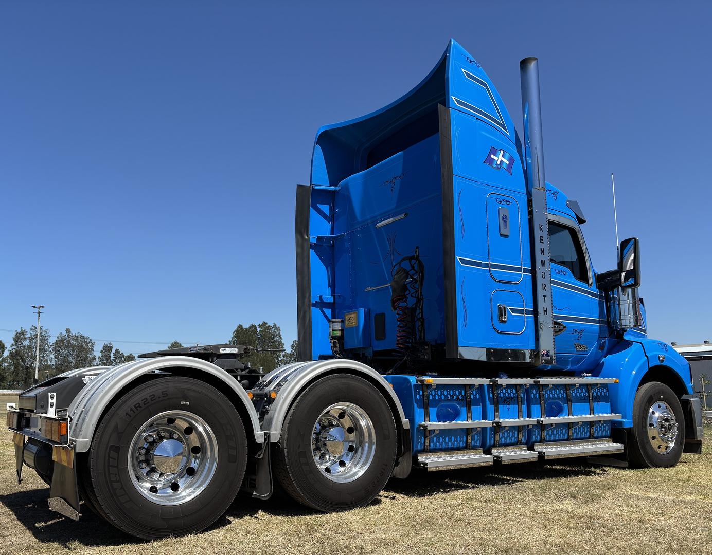 2019 Kenworth T610 SAR Sleeper Cab image 11