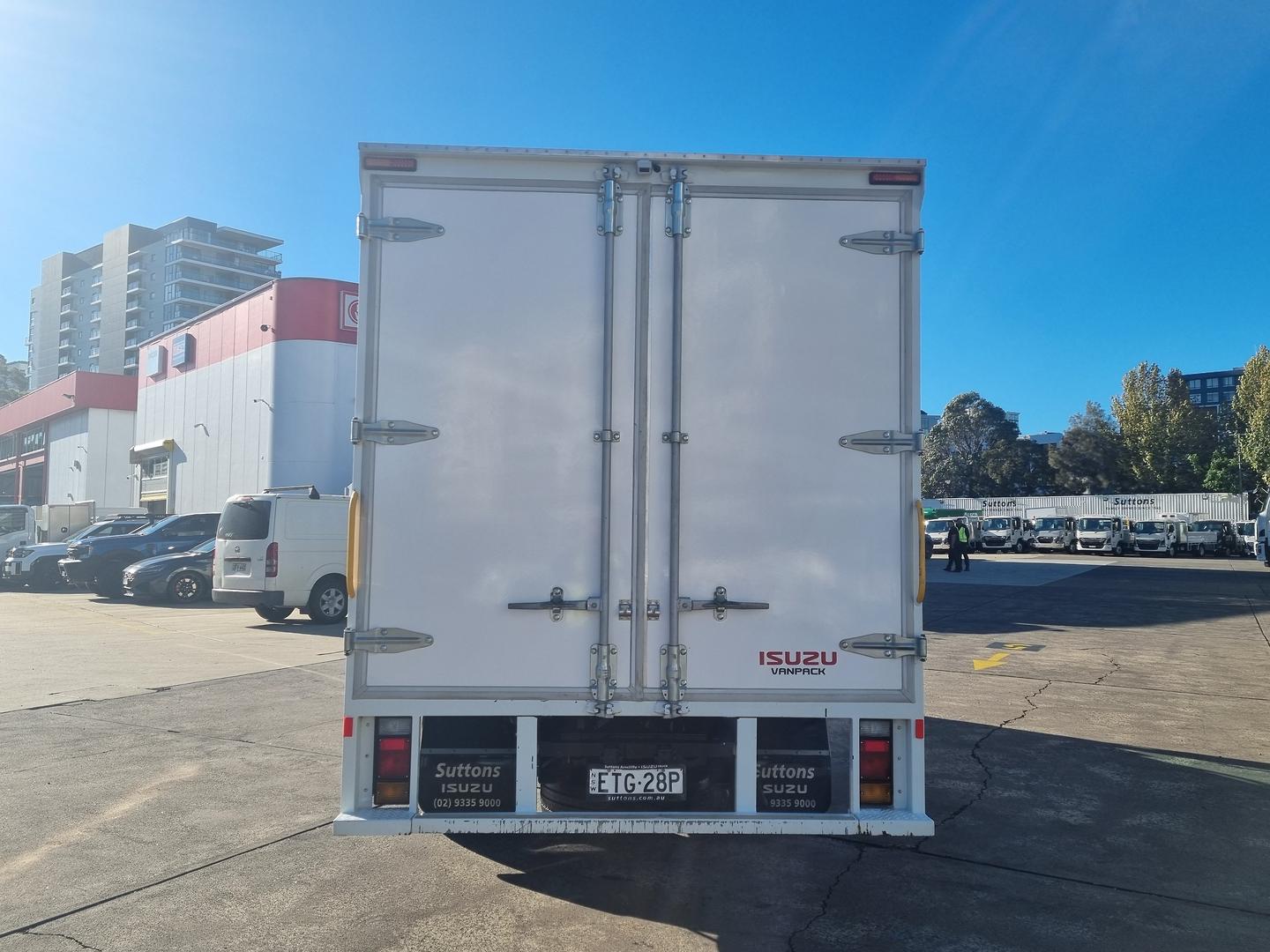2021 Isuzu N Series NNR 45-150 Vanpack image 9