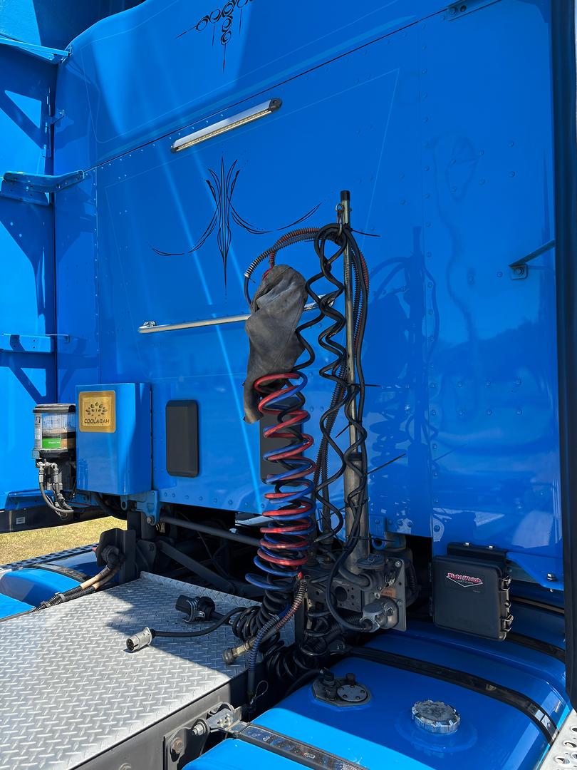 2019 Kenworth T610 SAR Sleeper Cab image 14