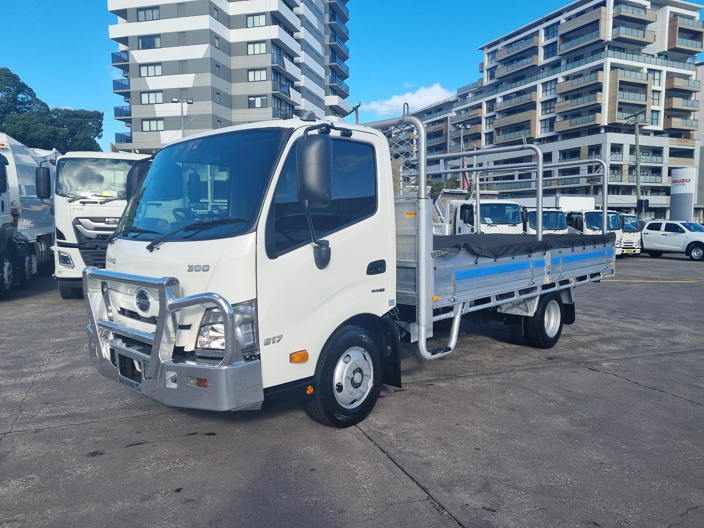 2021 Hino 300 Series 617 image 3