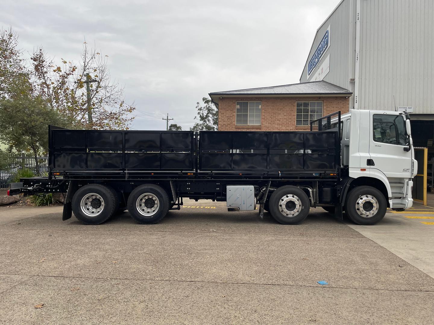 2024 DAF CF 530 FAD Brick Truck image 3